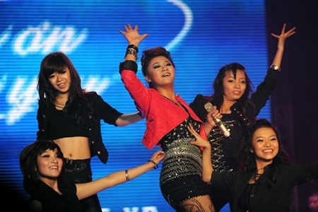 Uyên Linh cảm ơn khán giả Hà Nội bằng tình yêu - 3