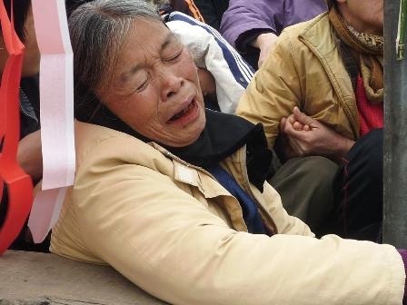 Cầu siêu cho 9 ngư dân mất tích trên biển - 4