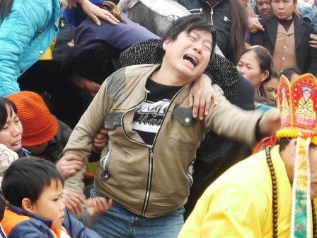 Cầu siêu cho 9 ngư dân mất tích trên biển - 3