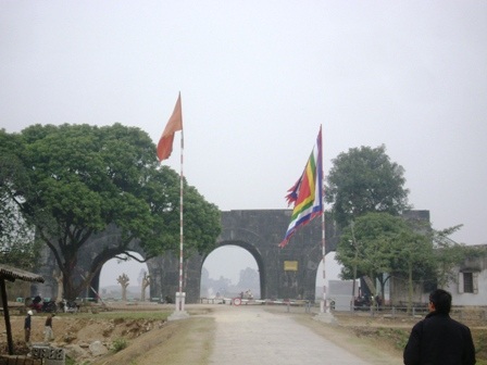 Đoàn ngoại giao các nước tham quan di sản thành nhà Hồ - 1