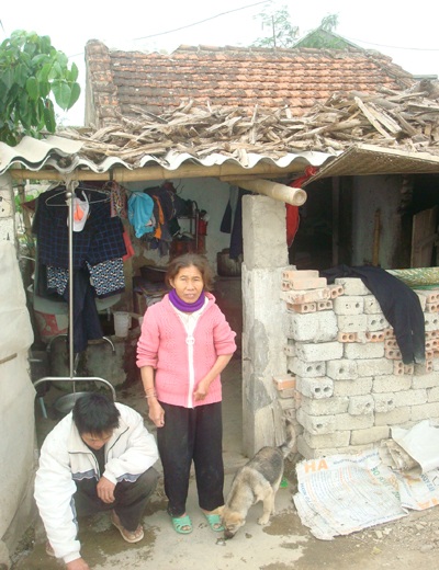 Chuyện gia đình nghèo nhất thị trấn  - 2