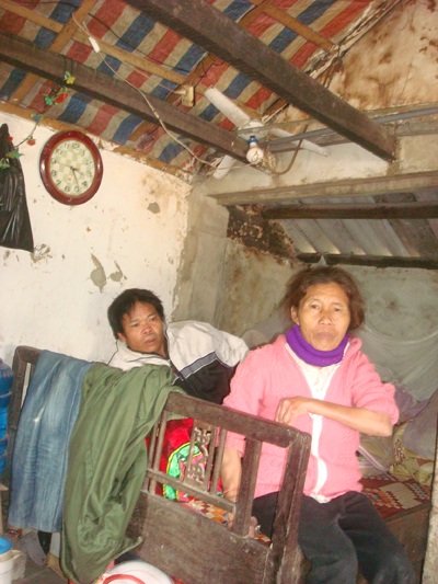 Chuyện gia đình nghèo nhất thị trấn  - 1