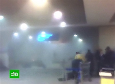 Ảnh vụ đánh bom khủng bố sân bay lớn nhất Nga - 4