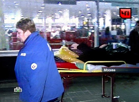 Ảnh vụ đánh bom khủng bố sân bay lớn nhất Nga - 5