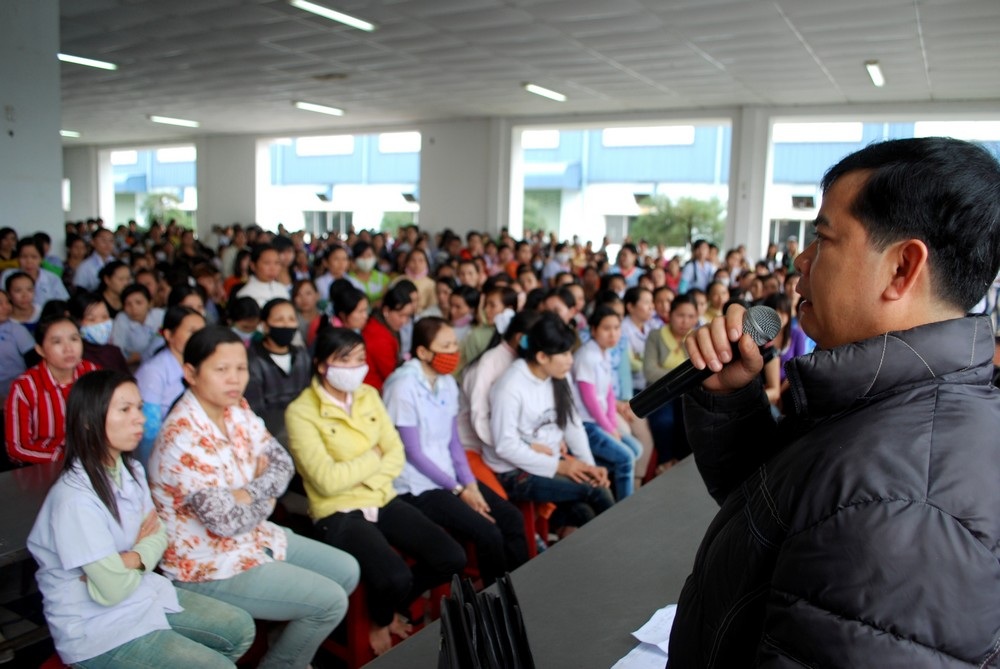 Gần 750 công nhân lãng công đòi thưởng Tết - 1