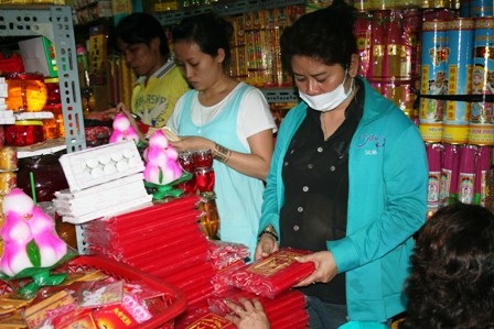 Người người sắm sửa lễ “tiễn” Táo quân - 3 Người người sắm sửa lễ “tiễn” Táo quân - 3