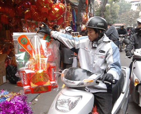 Người người sắm sửa lễ “tiễn” Táo quân - 1 Người người sắm sửa lễ “tiễn” Táo quân - 1