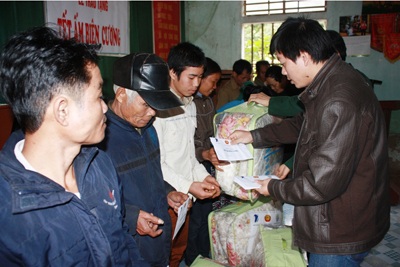 Ấm lòng đồng bào nghèo biên cương tổ quốc - 3
