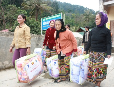 Ấm lòng đồng bào nghèo biên cương tổ quốc - 5