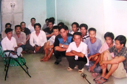 Triệt phá ổ cờ bạc, trường gà cực lớn tại vùng ven TPHCM - 2 Triệt phá ổ cờ bạc, trường gà cực lớn tại vùng ven TPHCM - 2
