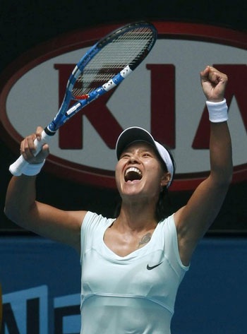 Wozniacki ngược dòng vào bán kết, tái ngộ Li Na - 3 Wozniacki ngược dòng vào bán kết, tái ngộ Li Na - 3