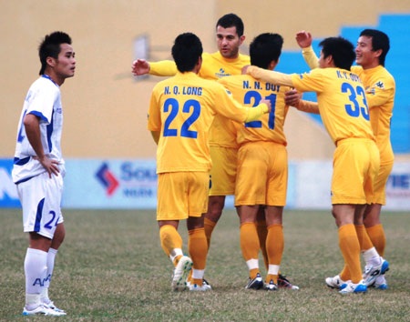 Hà Nội T&T nhọc nhằn thắng trận derby thủ đô - 2