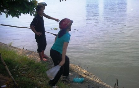 Muôn kiểu xả rác ngày Tết ông Táo - 1 Muôn kiểu xả rác ngày Tết ông Táo - 1