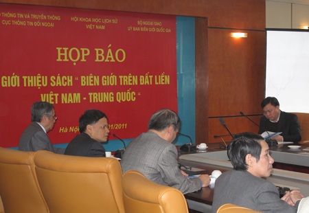 Ra mắt cuốn sách Biên giới trên đất liền Việt Nam- Trung Quốc - 2 Ra mắt cuốn sách Biên giới trên đất liền Việt Nam- Trung Quốc - 2
