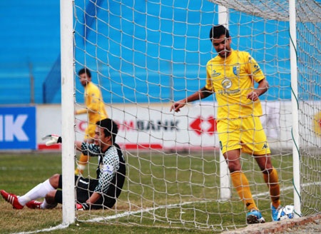 Hà Nội T&T nhọc nhằn thắng trận derby thủ đô - 1