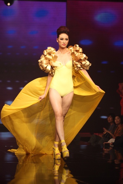 UNIQUE Tặng Huyền Trang nhẫn Kim Cương LUCKY STAR 200.000.000Đ - 9 UNIQUE Tặng Huyền Trang nhẫn Kim Cương LUCKY STAR 200.000.000Đ - 9