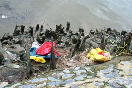 Muôn kiểu xả rác ngày Tết ông Táo - 10 Muôn kiểu xả rác ngày Tết ông Táo - 10