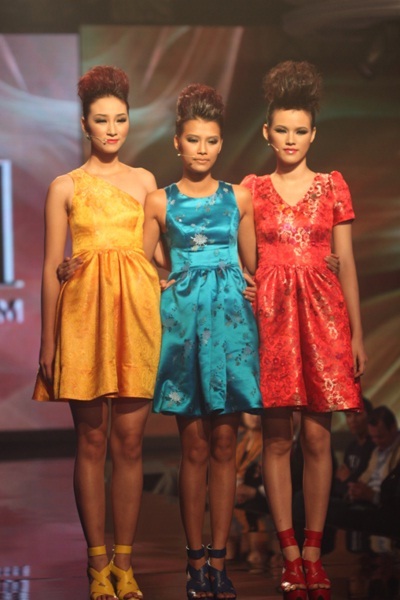 UNIQUE Tặng Huyền Trang nhẫn Kim Cương LUCKY STAR 200.000.000Đ - 3 UNIQUE Tặng Huyền Trang nhẫn Kim Cương LUCKY STAR 200.000.000Đ - 3