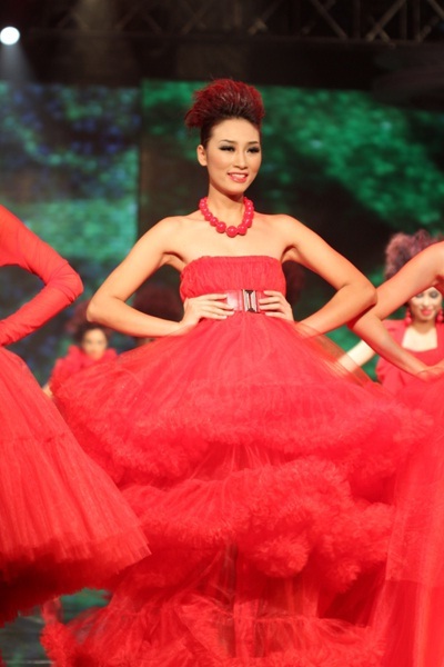 UNIQUE Tặng Huyền Trang nhẫn Kim Cương LUCKY STAR 200.000.000Đ - 6 UNIQUE Tặng Huyền Trang nhẫn Kim Cương LUCKY STAR 200.000.000Đ - 6