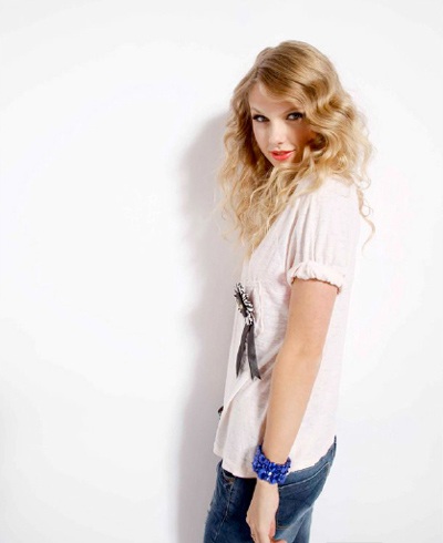 Taylor Swift khoe vẻ trẻ trung, nhí nhảnh - 13 Taylor Swift khoe vẻ trẻ trung, nhí nhảnh - 13