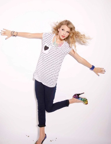 Taylor Swift khoe vẻ trẻ trung, nhí nhảnh - 9 Taylor Swift khoe vẻ trẻ trung, nhí nhảnh - 9