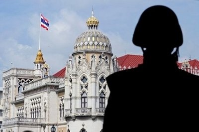 Chính phủ, quân đội Thái Lan bác tin đồn đảo chính - 1