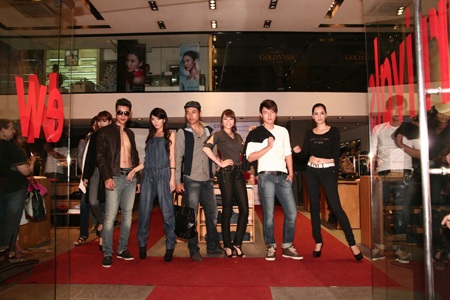 Phong độ và quyến rũ cùng Calvin Klein - 1 Phong độ và quyến rũ cùng Calvin Klein - 1