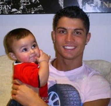 Mẹ của con trai C.Ronaldo đã chết? - 1