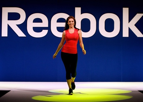 Kelly Brook quyến rũ trong buổi trình diễn Reebok - 5 Kelly Brook quyến rũ trong buổi trình diễn Reebok - 5