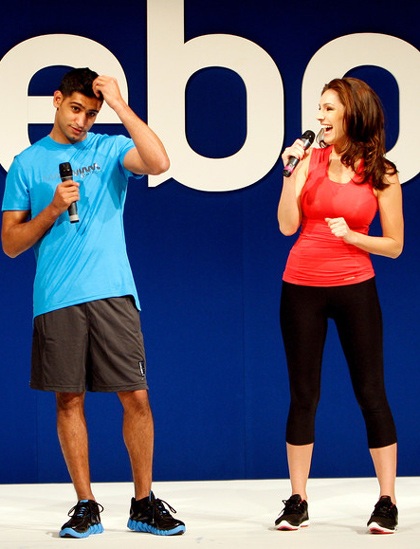 Kelly Brook quyến rũ trong buổi trình diễn Reebok - 7 Kelly Brook quyến rũ trong buổi trình diễn Reebok - 7