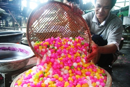 Kỳ công nghề làm hạt nổ cúng cuối năm - 14