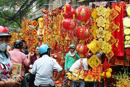 Đồ trang trí tết 2011: Người tiêu dùng chuộng hàng nội - 2