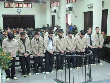 Trộm súng đạn, công an phường lập hội “bóc lịch” - 1