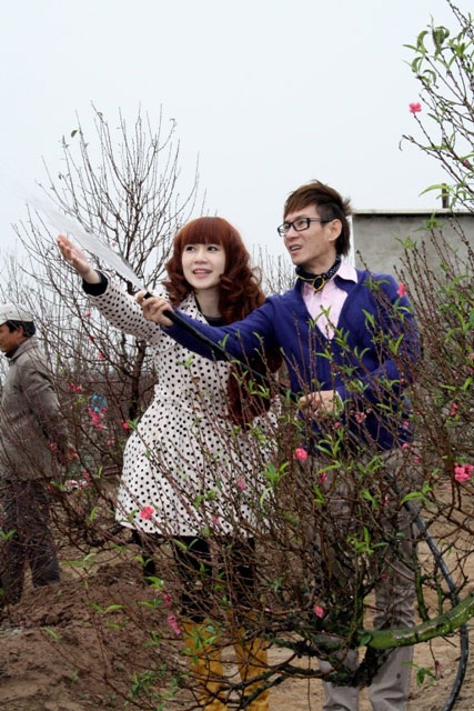 Vợ chồng Lý Hải đùa vui tại vườn đào Nhật Tân - 5 Vợ chồng Lý Hải đùa vui tại vườn đào Nhật Tân - 5