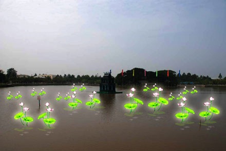 “Lén” ngắm trước màn “Hội ngộ trên đất sen hồng” - 2 “Lén” ngắm trước màn “Hội ngộ trên đất sen hồng” - 2