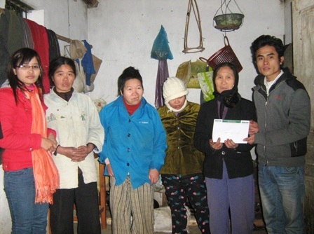 Niềm vui cuối năm đến với bà Phạm Thị Bình - 1