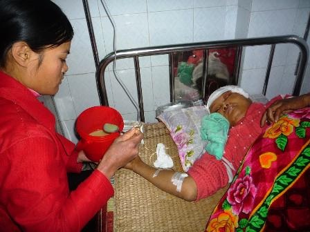 Nỗi đau của người phụ nữ bị vỡ xương sọ sau 7 ngày sinh con - 2