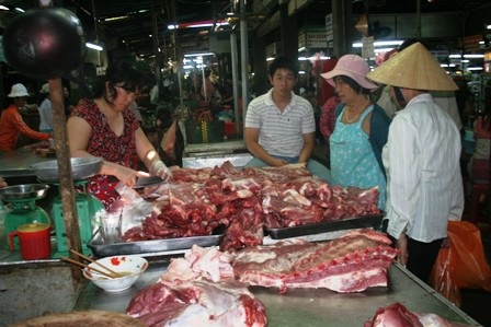 Cẩn trọng thịt heo và mứt có chất độc hại - 1