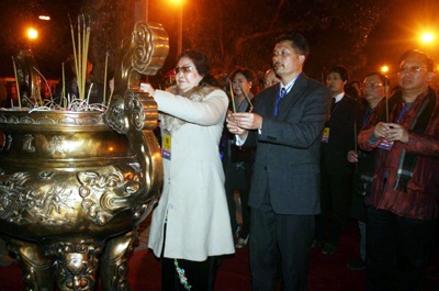 Chủ tịch nước dâng hương tại Hoàng thành cùng 100 kiều bào  - 7