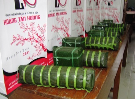 Tặng 1.200 đòn bánh tét cho trẻ em nghèo đón Xuân - 1