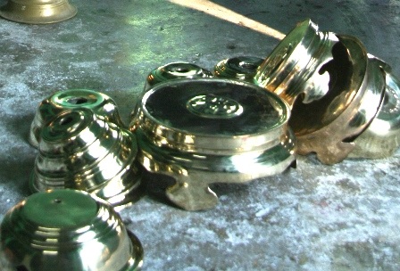 Nghề đánh lư đồng bàn thờ tổ tiên “đắt hàng” ngày cận Tết    - 6