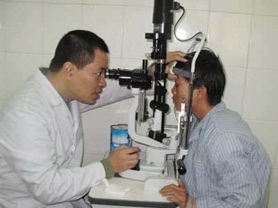 Nghịch pháo tự chế, một bệnh nhân vỡ nhãn cầu mắt - 1