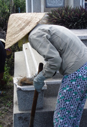 Nỗi niềm nghề sống nhờ... người chết - 2