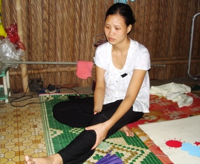 Cháu bé mất cha, đói sữa vì mẹ ốm đau - 2