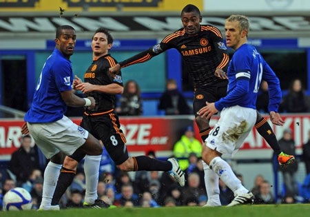 Chelsea phải đá lại, MU nhọc nhằn đi tiếp - 3