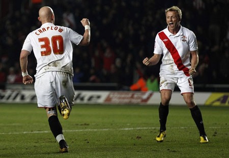 Chelsea phải đá lại, MU nhọc nhằn đi tiếp - 1