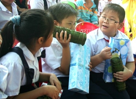 10.000 đòn bánh tét cho trẻ nghèo - 2