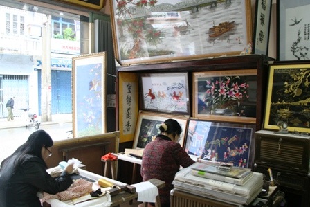 Xem “ông đồ, cây mai” của “lão thêu” hàng đầu xứ Huế - 9