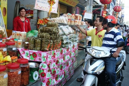 Sôi động thị trường bánh chưng, bánh tét  - 1