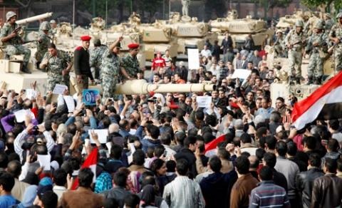 Ai Cập: Quân đội công nhận “đòi hỏi chính đáng” của người dân - 1